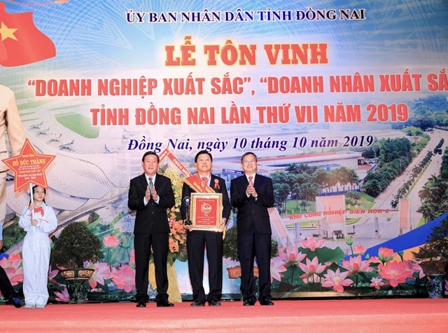 Ông Hồ Đức Thành được trao tặng danh hiệu “Doanh nhân xuất sắc Đồng Nai” năm 2016 – 2018.