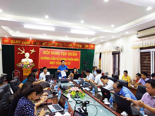 Tập huấn phần mềm một cửa ở Định Hóa
