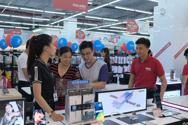 Siêu thị hàng tiêu dung VinMart và siêu thị điện máy VinPro mang đến những mặt hàng chính hãng, giá cả hợp lý cho người tiêu dùng