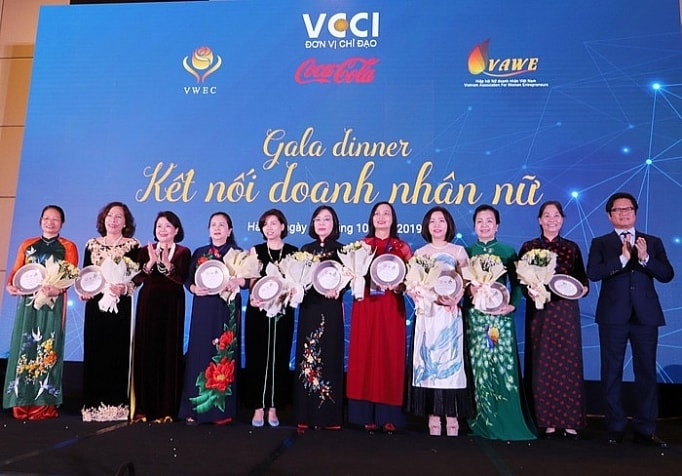 TS Vũ Tiến Lộc, Chủ tịch VCCI và các doanh nhân nữ ASEAN tiêu biểu