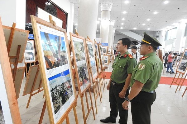 Triển lãm thu hút các chiến sĩ công an... 