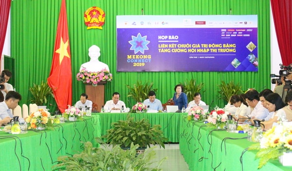 Quang cảnh buổi họp báo.