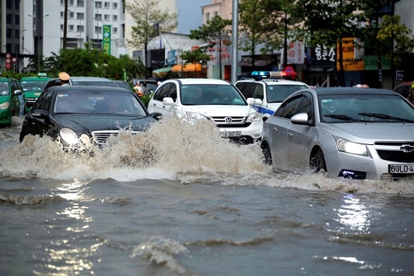 Tuy nhiên, đại diện Bộ TNMT cũng cho rằng: “đây cũng là một thông điệp cần quan tâm để khi xây dựng các phương án quy hoạch, chính quyền cần chú ý đến sự sụt lún, nước biển dâng và ngập lụt do triều cường để đề xuất phương án hợp lý giải quyết vấn đề nước biển dâng cho ĐBSCL và TP.HCM