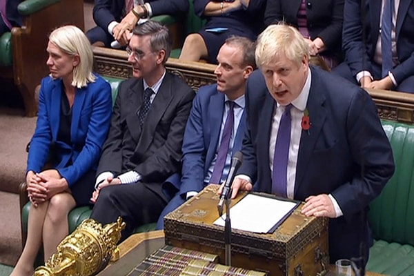 p/Thủ tướng Anh Boris Johnson đã chính thức chấp nhận quyết định gia hạn Brexit đến ngày 31/1/2020 của EU, tuy nhiên, ông Johnson cho rằng đây là một 