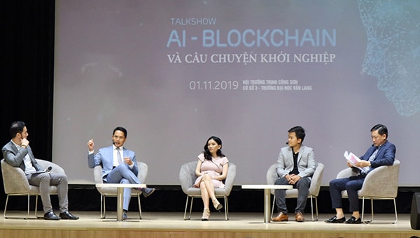 Các diễn giả chia sẻ tại chương trình