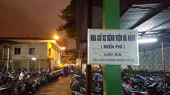 Những động thái nhỏ như miễn phí gửi xe bệnh viện góp phần làm nên nhiều thay đổi tại Đà Nẵng. Ảnh: PLO