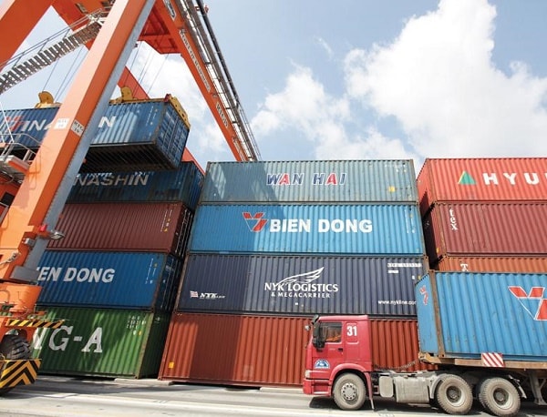 Hiện nay, chi phí cho logistics ở Việt Nam chiếm tới 21-25% GDP hàng năm, 12% giá thành sản phẩm ngành thủy sản, 23% giá thành đồ gỗ, 29% giá thành rau quả, 30% giá thành gạo… Với mức này, chi phí logistics ở Việt Nam cao hơn Thái Lan 6%, Malaysia 12%, Singapore 300%.