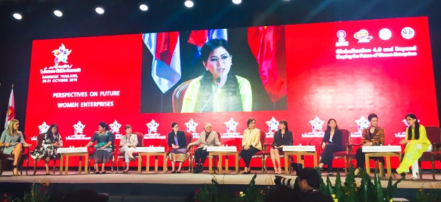 Doanh nhân Lê Hồng Thủy Tiên - TGĐ IPPG (ngoài cùng bên phải) tại Hội nghị nữ CEO ASEAN 2019.