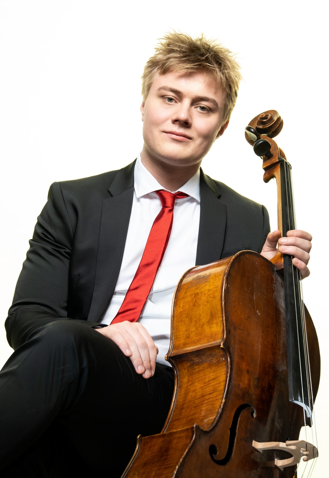 Nghệ sĩ cello trẻ Jonathan Swensen 