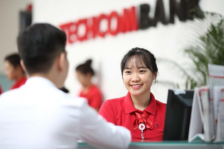 Trong bảng xếp hạng nhóm ngân hàngTechcombank đứng đ 