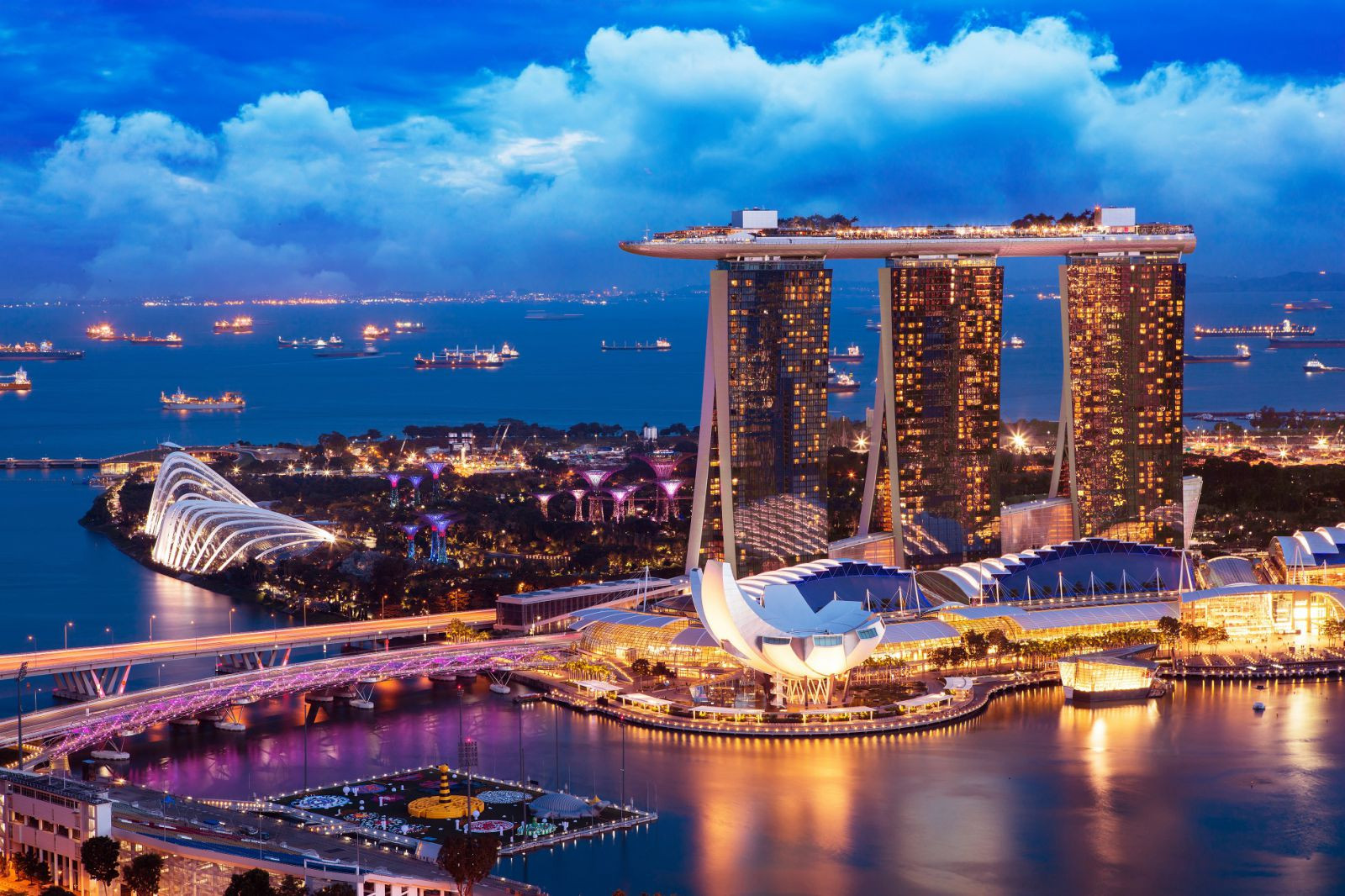 Marina Bay Sands - công trình nổi tiếng của Singapore