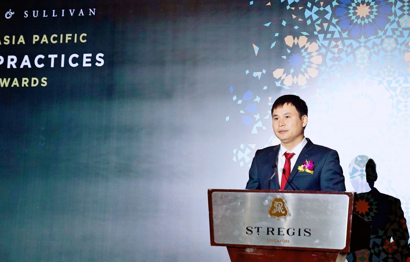  Ảnh:Ông Cao Anh Sơn, Tổng Giám đốc Viettel Telecom phát biểu tại lễ vinh danh của Frost & Sullivan 2019