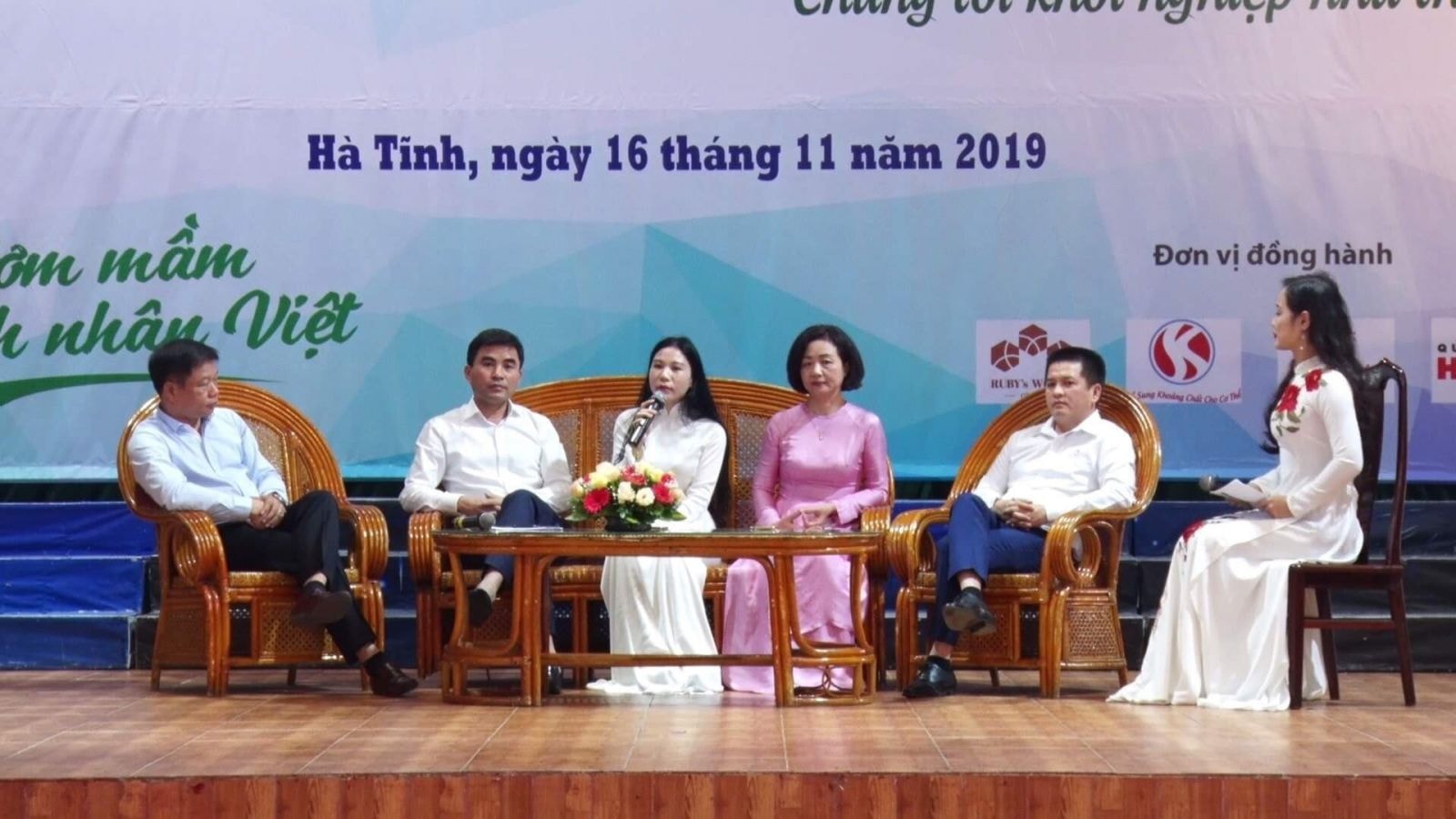 Các Diễn giả giao lưu, chia sẻ kinh nghiệm Khởi nghiệp cùng sinh viên, thanh niên Hà Tĩnh tại Diễn đàn