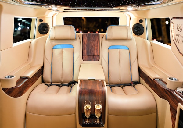 DCar Royal được thiết kế lấy cảm hứng từ Rolls-Royce Cullinan