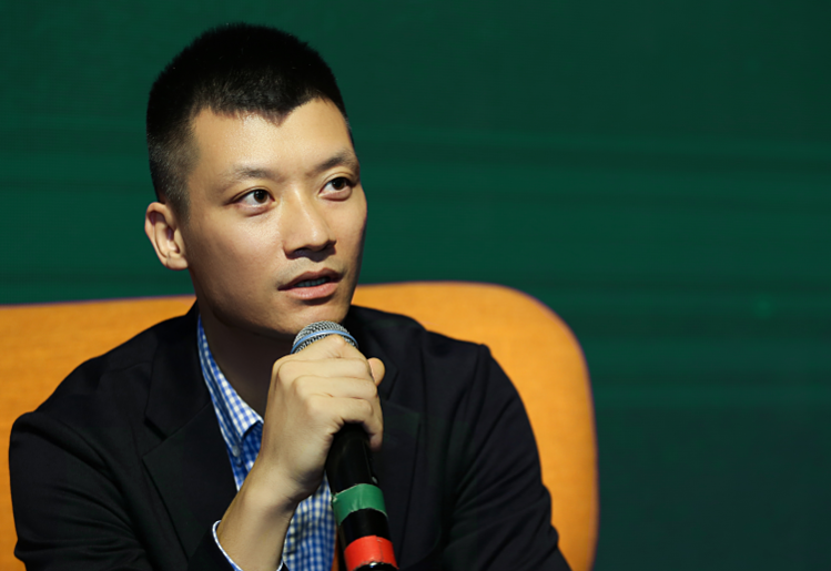 Ông Nguyễn Quốc Huy - Giám đốc Phát triển Kinh doanh Grab Việt Nam chia sẻ với startup về cách hợp tác cùng các doanh nghiệp lớn. Ảnh: Quỳnh Trần.