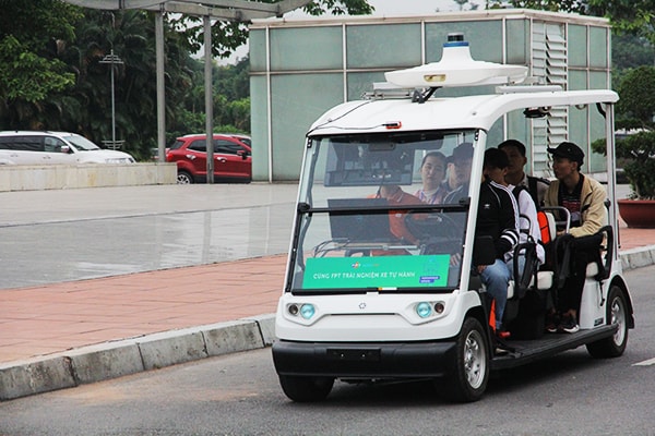 Xe điện tự hành của FPT hiện có thể chạy theo lộ trình được thiết lập sẵn và có thể phục vụ trong nội khu nghỉ dưỡng, khách sạn.