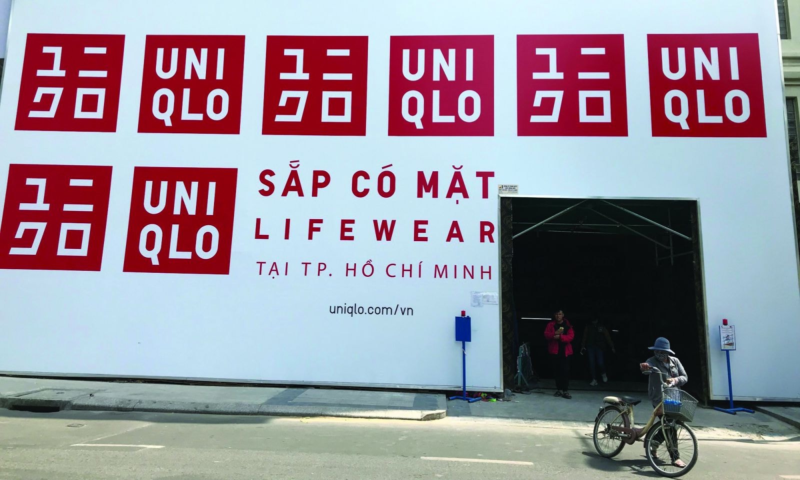 p/Cửa hàng Uniqlo đầu tiên đặt tại TP HCM đang được gấp rút thi công chuẩn bị khai trương vào ngày 6/12 tới. 