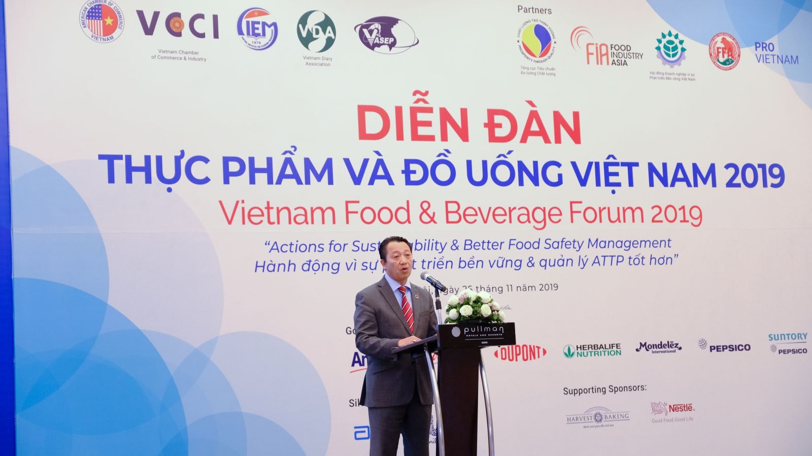 Ông Nguyễn Quang Vinh, Tổng thư ký VCCI, Phó Chủ tịch VBCSD phát biển tại diễn đàn