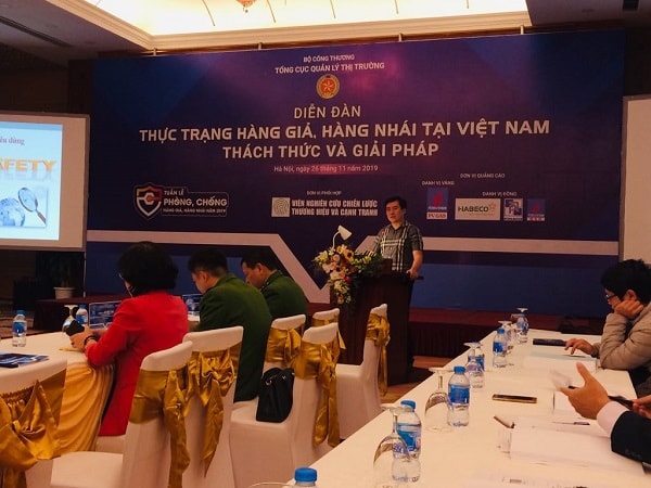 Ông Nguyễn Sinh Nhật Tân – Cục trưởng Cục Cạnh tranh và Bảo vệ người tiêu dùng, Bộ Công Thương phát biểu tại Hội nghị. Ảnh: Nguyễn Việt