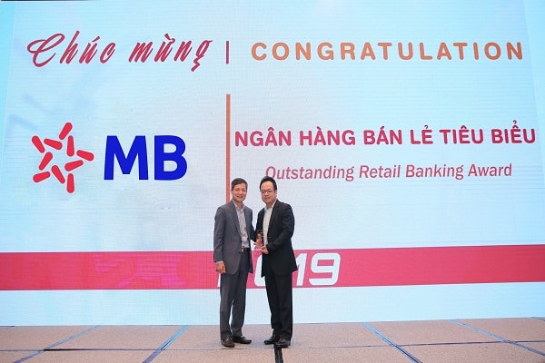 Đại diện MB nhận giải “Ngân hàng bán lẻ tiêu biểu” 