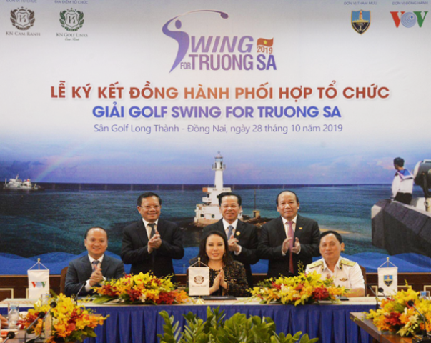 Lễ ký kết đồng hành phối hợp tổ chức giải Swing for Truong Sa