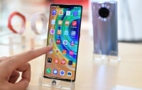 Mỹ lùi cấm vận Huawei thêm 90 ngày