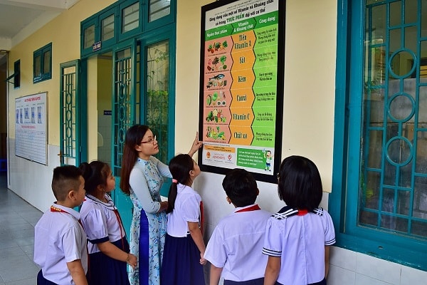 Cùng với phần mềm, áp phích “Ba phút thay đổi nhận thức” cũng được triển khai đồng loạt đến các trường