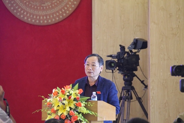 Ông Nguyễn Đắc Tài, Phó Chủ tịch UBND tỉnh Khánh Hòa giải trình tại kỳ họp
