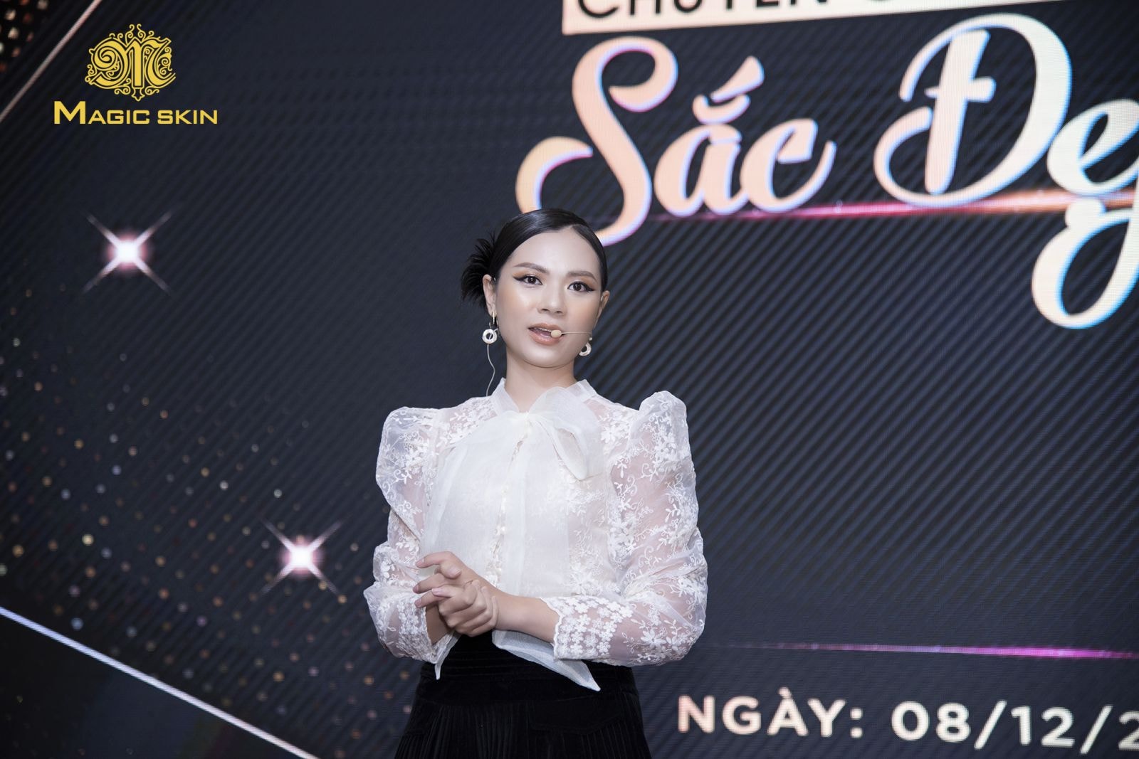 Tại sự kiện, Fashionista Hoa July đã đem lại những kiến thức để xây dựng “nhân hiệu” vô cùng thực tế và hiệu quả.