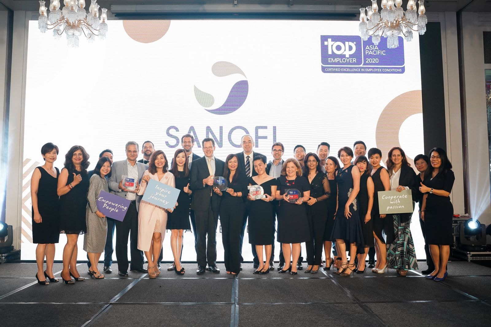 BLĐ Sanofi các nước trong khu vực Châu Á tham gia nhận giải thưởng Top E