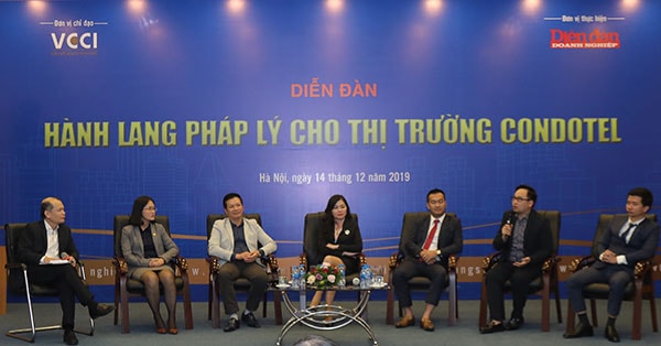 Các vị diễn giả tại phiên thảo luận.