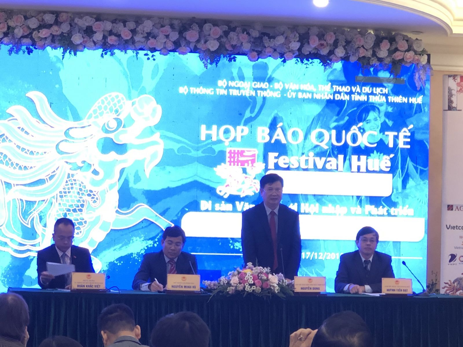 Ông Nguyễn Dung, Phó Chủ tịch UBND tỉnh phát biểu tại buổi họp báo quốc tế Festival Huế 2020