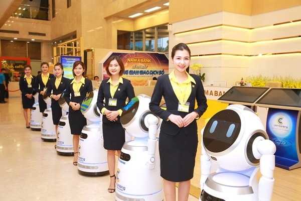 Nam A Bank trở thành ngân hàng Việt đầu tiên ứng dụng Robot OPBA vào quầy giao dịch, phục vụ khách hàng