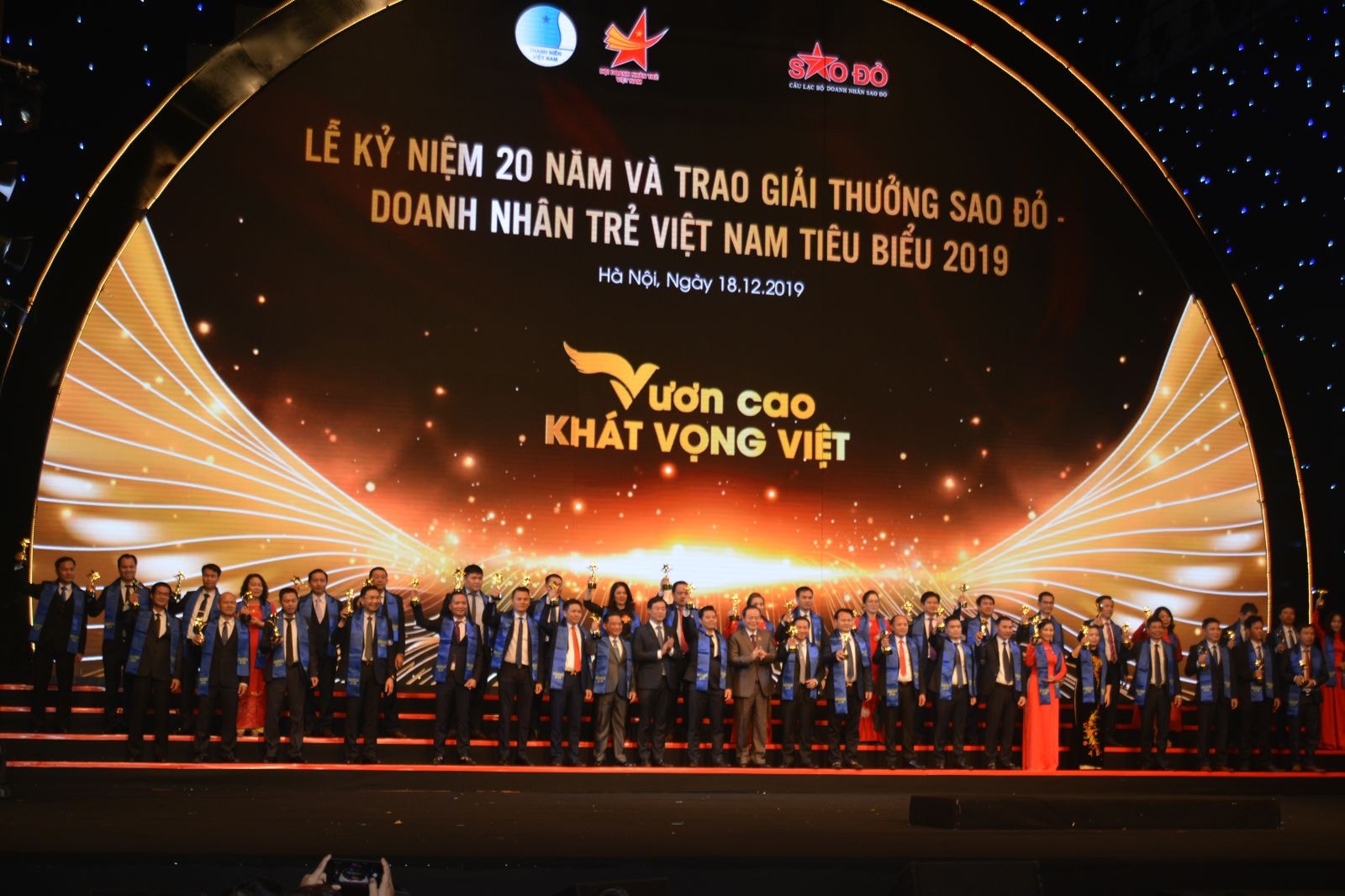 Doanh nhân đón nhận giải thưởng là những tấm gương tiêu biểu của thế hệ doanh nhân trẻ mới, năng động, sáng tạo và đầy nhiệt huyết, những hình mẫu doanh nhân trẻ trong hội nhập kinh tế quốc tế.