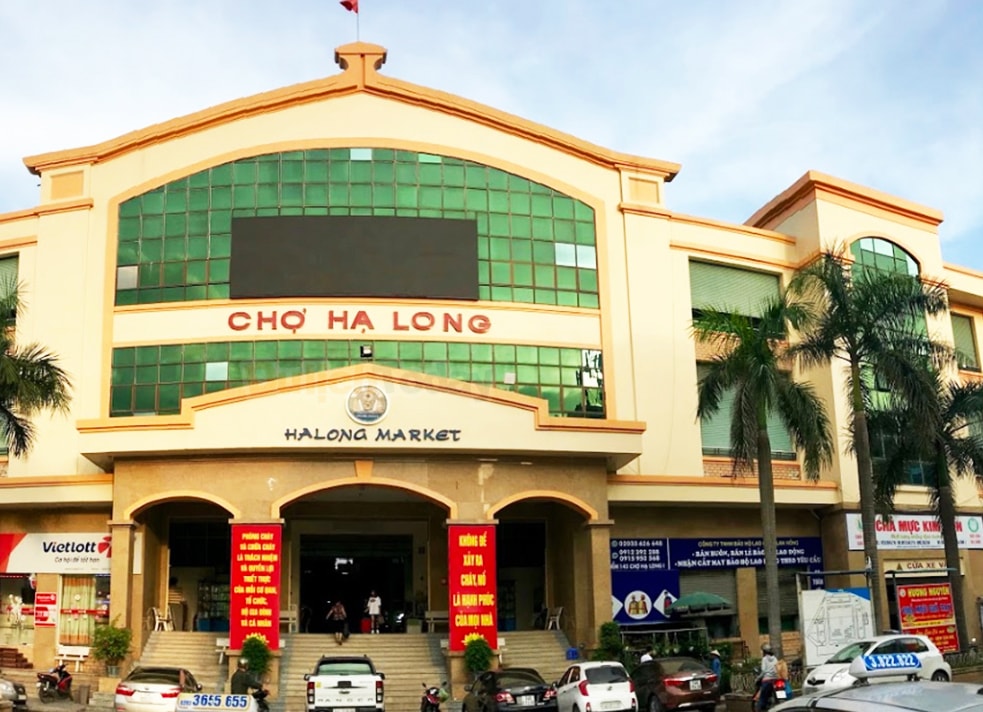 Chợ Hạ Long I là 1 trong những đơn vị sự nghiệp công lập thuộc UBND tỉnh Quảng Ninh chuyển thành công ty cổ phần.