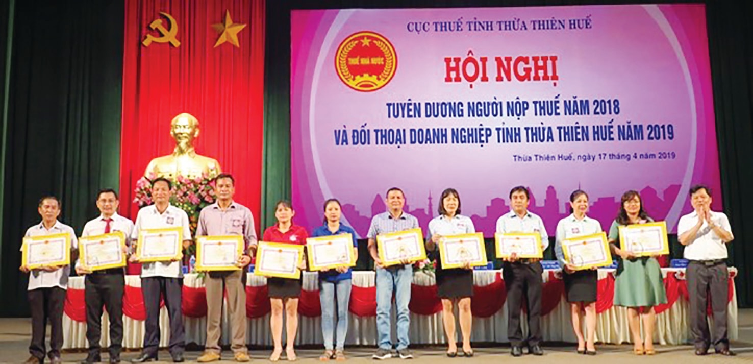 p/Hội nghị tuyên dương NNT năm 2018 và đối thoại doanh nghiệp năm 2019 của ngành Thuế Thừa Thiên-Huế.