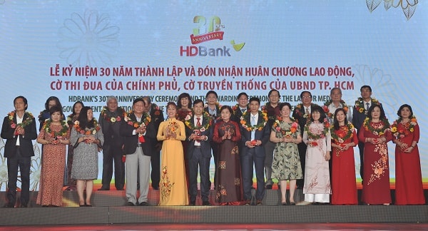 Tri ân lãnh đạo, cán bộ thâm niên, lâu năm gắn bó cùng HDBank