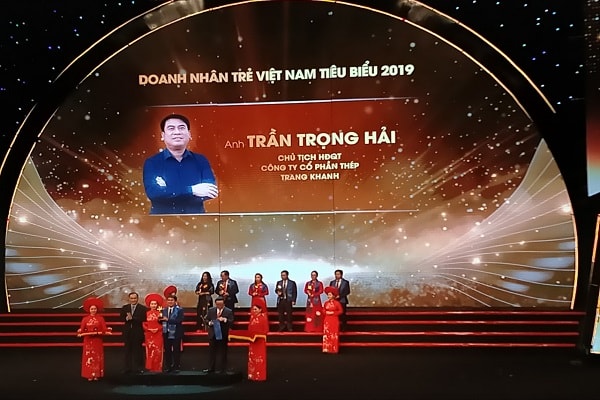 Hội viên Hội DNT Hải Phòng nhận giải thưởng DNT Việt Nam tiêu biểu 2019