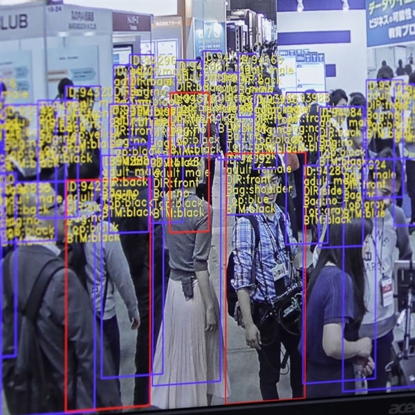 A.I đang được áp dụng nhiều vào lĩnh vực thời trang. Nguồn ảnh: Bloomberg.