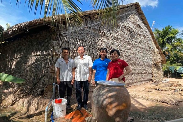 Lễ Trao tặng 200 giếng nước sinh hoạt đến các hộ dân huyện Cù Lao Dung” đã được diễn ra trước thềm năm mới trong niềm vui mừng và phấn khởi của hàng trăm người dân huyện Cù Lao Dung – tỉnh Sóc Trăng. Chương trình do Hội chữ thập đỏ tỉnh Sóc Trăng tổ chức phát động và được thực hiện từ nguồn kinh phí tài trợ 1 tỷ đồng của Tập đoàn Novaland