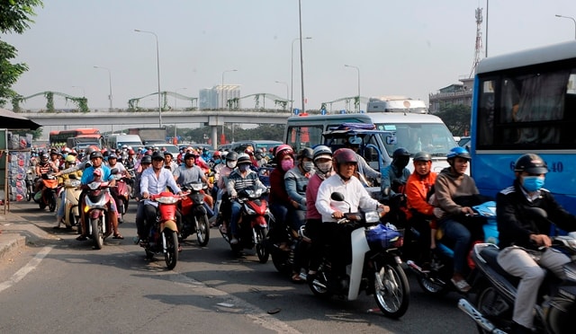 Các phương tiện di chuyển khó khăn.