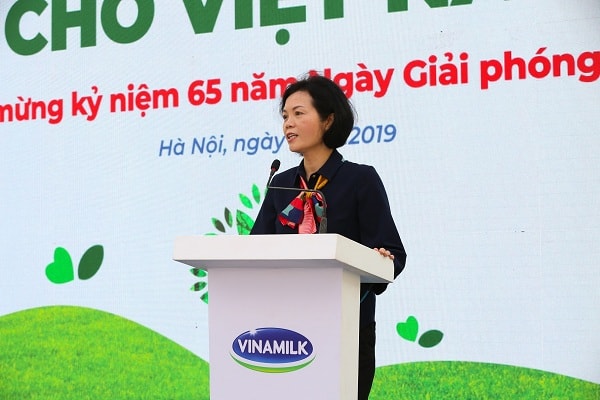 Bà Bùi Thị Hương, Giám đốc Điều hành Nhân sự - Hành chính và Đối ngoại Vinamilk phát biểu tại chương trình.