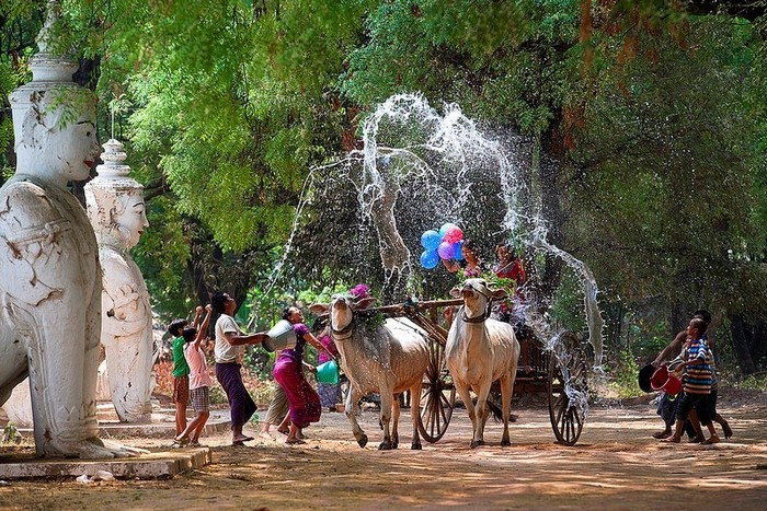 Ngày hội nước là ngày hội duy nhất còn lưu giữ được nhiều phong tục đẹp, nhiều truyền thống cổ của người Myanmar