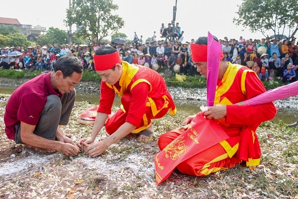 Thi địch hỏa trong lễ hội đền Ngọc Tiên, xã Xuân Hồng (Xuân Trường) Ảnh: Viết Dư