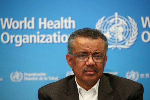 Tổng giám đốc WHO Tedros Adhanom Ghebreyesus chủ trì cuộc họp báo ở trụ sở của WHO tại Geneva, Thụy Sĩ chiều 30-1 (giờ địa phương) - Ảnh: REUTERS