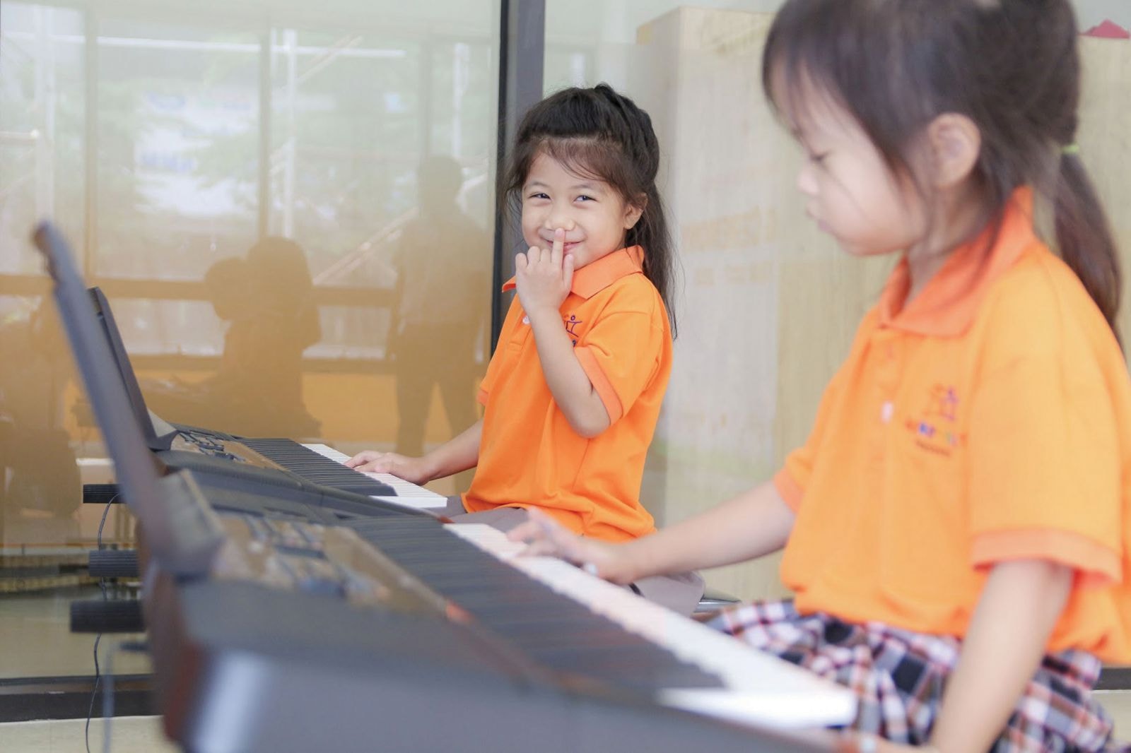 Âm nhạc là một loại ngôn ngữ, một cách tuyệt vời để thể hiện bản thân, thể hiện những sắc thái cuộc sống, tình cảm mà không cần phải diễn tả bằng lời. Ảnh: WISDOM