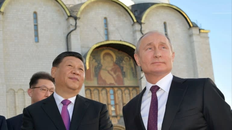 Chủ tịch Trung Quốc Tập Cận Bình và Tổng thống Nga Vladimir Putin: Trong chuyến thăm Nga của ông Tập hồi tháng 6, chính phủ đã công bố một quỹ đầu tư chung cho các dự án công nghệ cao, đặc biệt là AI.