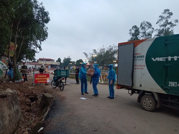 Viettel Post đã kết nối thành công chuyến hàng đầu tiên như khẩu trang, nước rửa tay và các nhu yếu phẩm khác vào khu vực cách ly xã Sơn Lôi - Huyện Bình Xuyên- Vĩnh Phúc phòng dịch Covid-19.