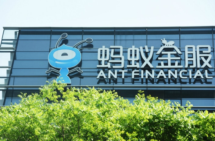 Ant Financial, một công ty fintech của Alibaba, đang phải cắt giảm lãi suất cho các khoản vay.