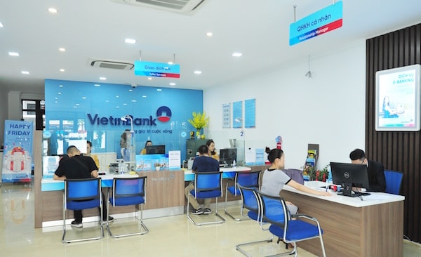 Tại VietinBank, dịch vụ ngân hàng điện tử dành cho doanh nghiệp với tên gọi VietinBank eFAST được tích hợp đầy đủ các chức năng như chuyển khoản, bán ngoại tệ, gửi tiết kiệm, trả nợ khoản vay, chi lương, nộp ngân sách nhà nước… 